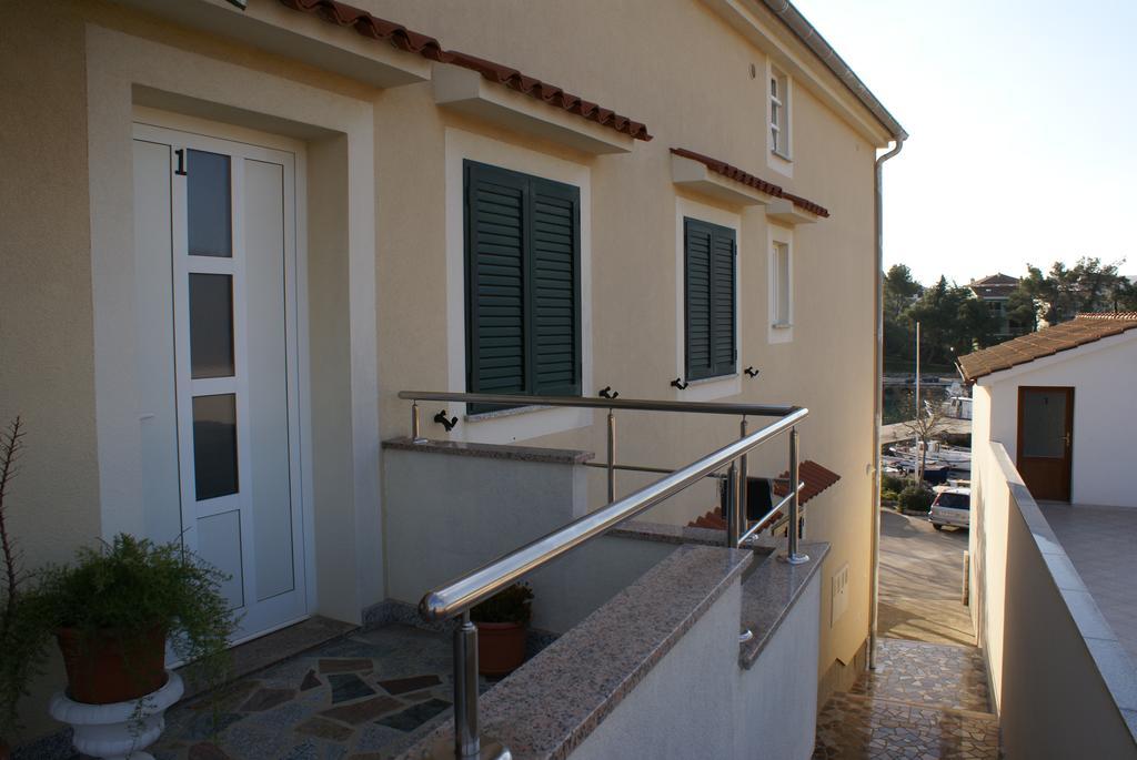 Apartments Robert Порат Екстер'єр фото